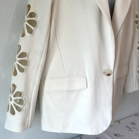 BB Dakota by Steve Madden Floral Cut Out Ivory Blazer - Picture 5 of 16